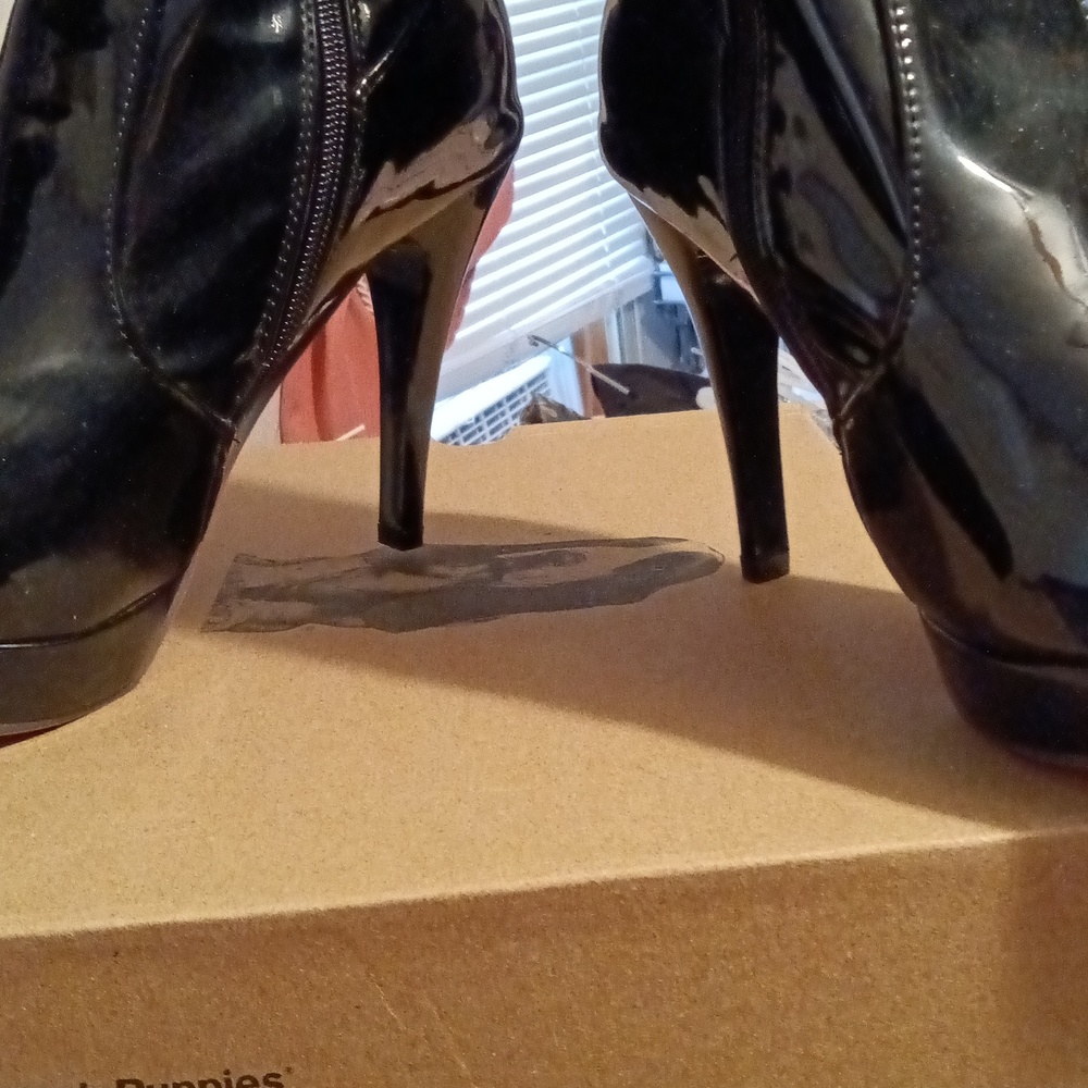 Boots - Picture 4 of 10